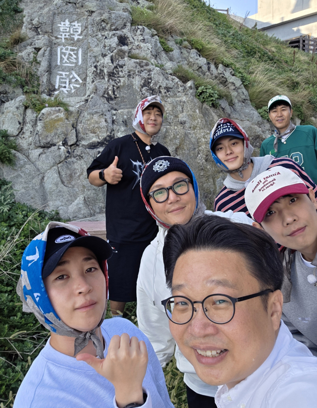 독도의날(10월25일)을 기념해 독도를 방문한 1박2일 팀과 서경덕 교수. 서경덕 교수 제공