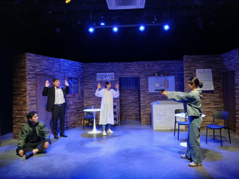 살인사건에 휘말린 형제…코믹추리 연극 '살벌한 형제'