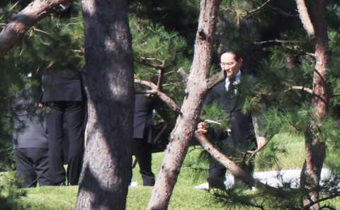 故 이건희 선대회장 5주기 추도식…이재용 등 유족·경영진 헌화