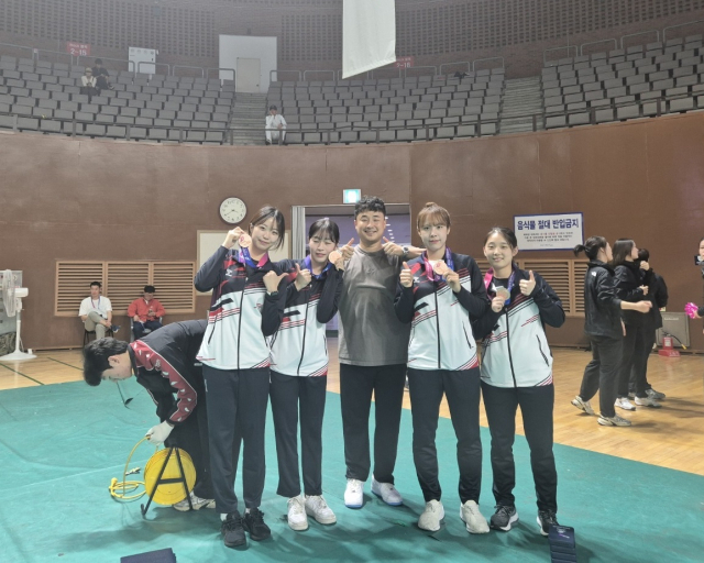 대구대 펜싱부 전국체전 3위 기념사진. 대구대 제공