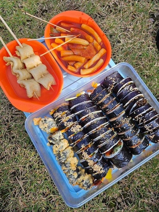 김천김밥축제에서 구매한 김밥. 온라인 커뮤니티