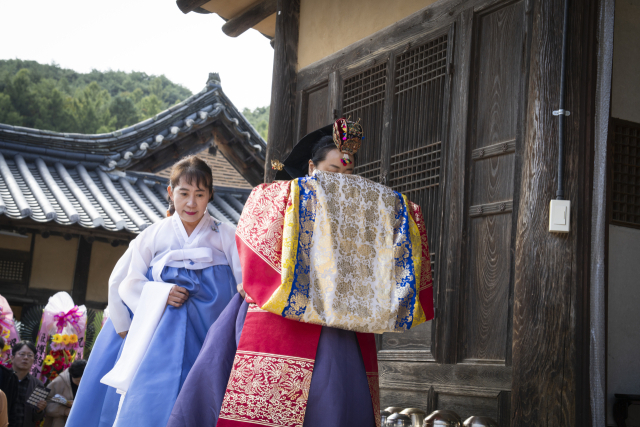 지난 25일 이치억 씨가 새로운 퇴계 종손으로 취임하는 것을 알리는 길사가 열리고 있다. 류종승 작가 제공