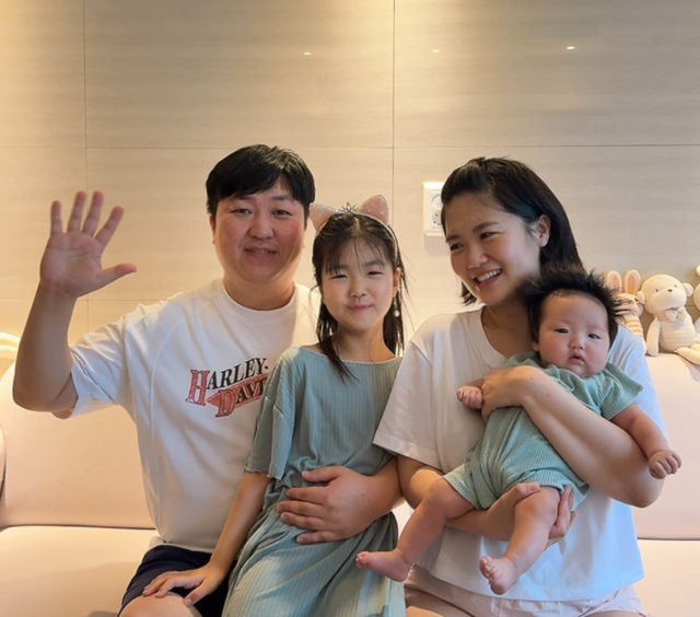 홍미라·이진용 부부의 첫째 딸 이시현(7), 둘째 딸 이시아.
