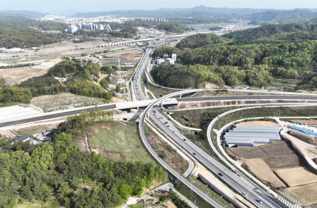 안동시는 도로와 철도 인프라 확충을 통해 시민 생활 편의성을 높이고, 대도시권 접근성 강화에 나선다. 안동시 제공
