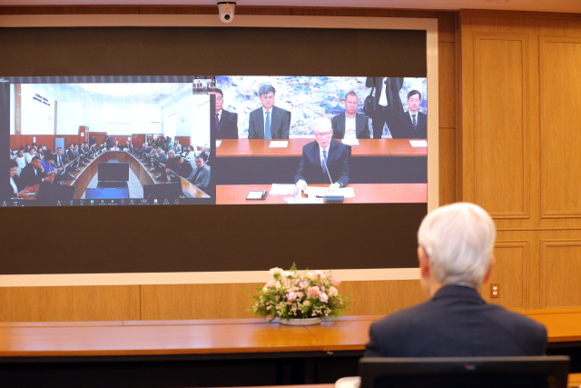 신일희 계명대 총장은 27일 키르기즈국립대학교 개교 100주년 기념식에서 키르기스스탄 교육부로부터 협력공로메달을 수여받았다. 계명대 제공