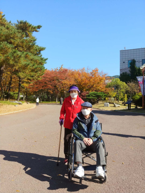 뇌졸중으로 쓰러진 남편 18년간 간호한 아내, 장기기증으로 4명 살리고 떠났다