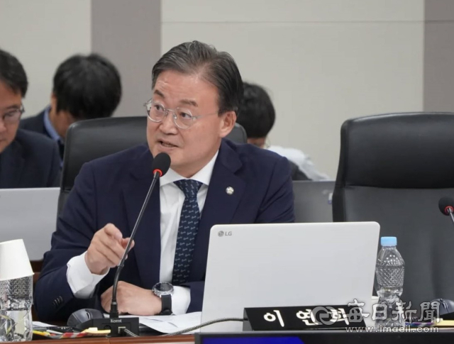 지난 26일 인천국제공항정부합동청사에서 열린 국토교통위원회 국정감사에서 이영희 의원이 질문하고 있다. 이영희 의원 페이스북