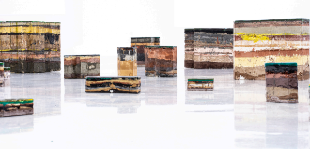 최은철, Foliated Rocks, 시멘트 위에 녹인 설탕, 가변크기, 2022