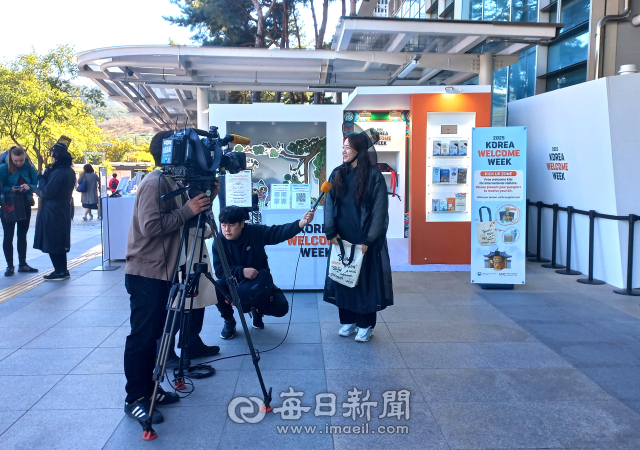 경주역 출입구에 설치된