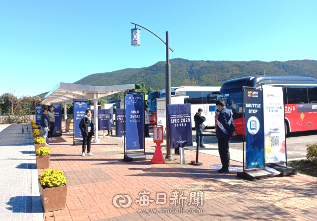 경주역사 맞은편에 있는 셔틀버스 주차장. 보문관광단지, 불국사 등 주요 거점을 편리하게 오갈 수 있다. 강선일기자
