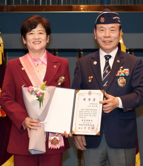 대구시교육청,제7회 대구시 호국단체 한마음 대회에서 '향군대휘장' 수훈