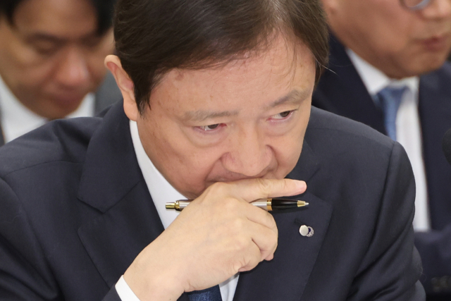 이찬진 금융감독원장이 지난 27일 서울 여의도 국회에서 열린 정무위원회의 종합감사에서 위원 질의를 듣고 있다. 연합뉴스