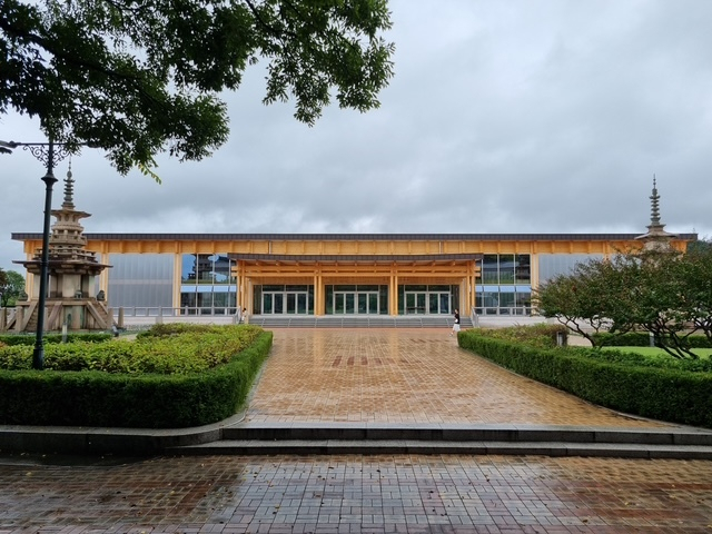 29일 한미정상회담이 열린 국립경주박물관 중정에 건립된 천년미소관 전경. 경북도 제공.