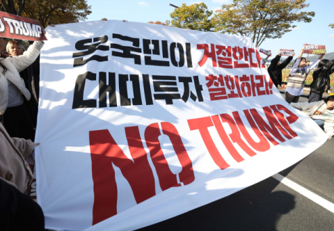 트럼프 숙소 힐튼호텔 인근 대학생 시위…경주 곳곳서 '반 트럼프' 구호