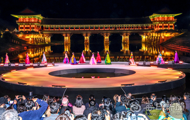 29일 경주 월정교 수상 특설무대에서 