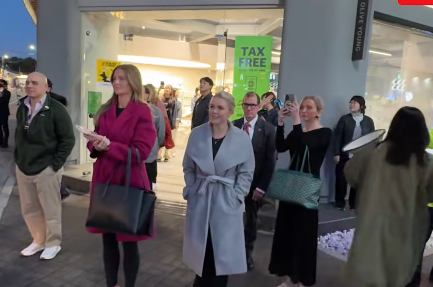 캐롤라인 레빗 대변인으로 추정되는 인물. 유튜브