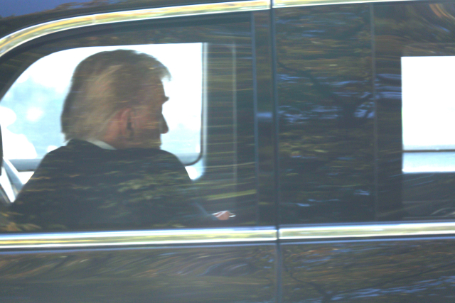 도널드 트럼프 미국 대통령이 30일 경주 힐튼호텔에서 전용 리무진