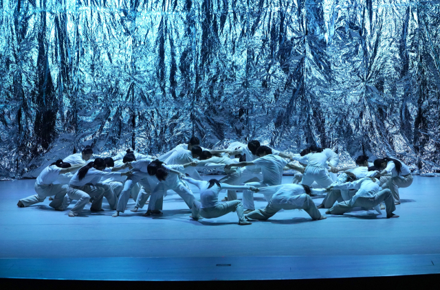 최 댄스 컴퍼니 현대무용 공연. 최 댄스 컴퍼니