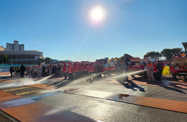 의성군은 지난 28일 의성군청소년문화센터에서 산불 방지 인력 190여명이 참석한 가운데 산불 예방 및 진화 교육을 진행했다. 의성군 제공.