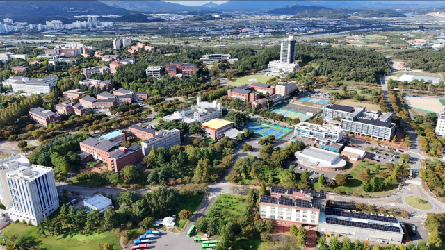 경산시 진량읍 대구대 전경. 한국전력의 학교태양광사업 자회사인 켑코솔라는 지난해 9월부터 1년간 대구대 건물 22곳 옥상과 주차장에 태양광 발전시설을 설치했다. 켑코솔라 제공