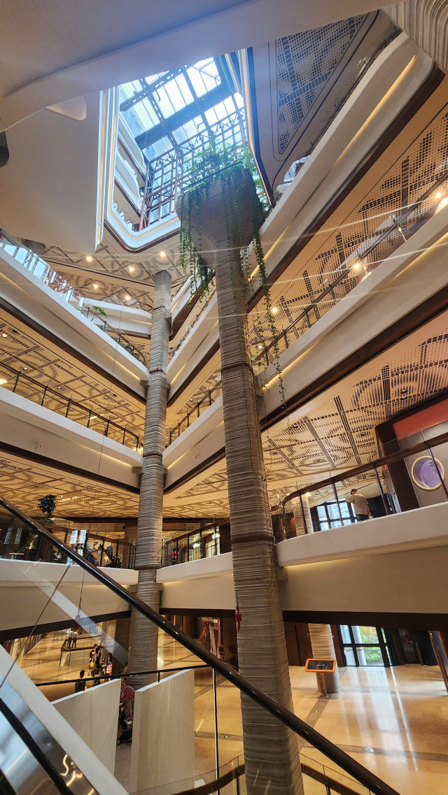 아트리움 내부 공간의 상징, 생명의 기둥 