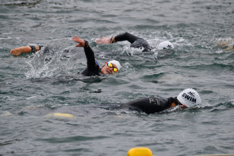 전국의 철인들 청정 울진 바다 달린다