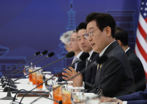 李대통령 지지율 56%…민주당 39%·국민의힘 25%