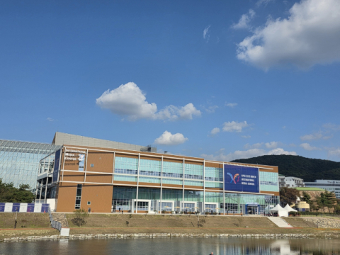 [경주APEC]폐막식 시진핑 국가주석과 한중 기업인들의 만남에 관심쏟는 외신들