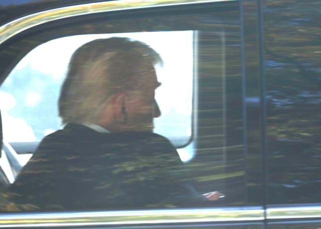 도널드 트럼프 미국 대통령이 30일 경주 힐튼호텔에서 전용 리무진