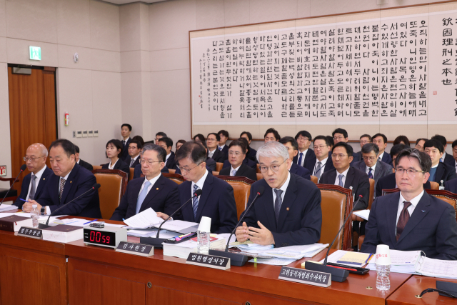 천대엽 법원행정처장이 30일 서울 여의도 국회 법제사법위원회에서 열린 종합감사에서 답변하고 있다. 연합뉴스