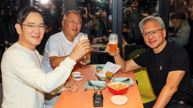 젠슨 황, 이재용·정의선과 '치킨 회동'…깐부 맺나? 