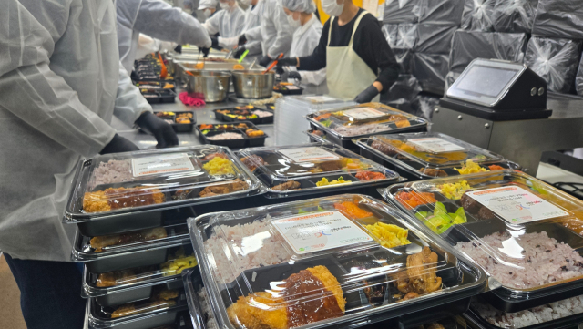 대구 식품업체 씨엠케이푸드는 지난달 29일부터 4일간 아시아태평양경제협력체(APEC) 운영요원과 자원봉사자 등에 도시락을 공급했다. 씨엠케이푸드 제공