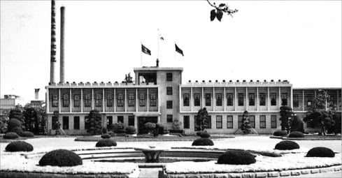 대구에 건설한 제일모직 대구공장 본관 모습.