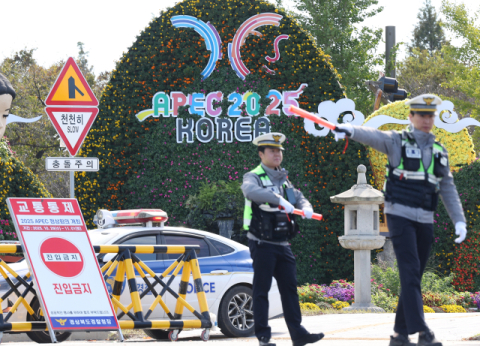 [경주APEC]7조4천억원 경제파급효과 거뒀지만…외신들 '하드웨어는 별로'