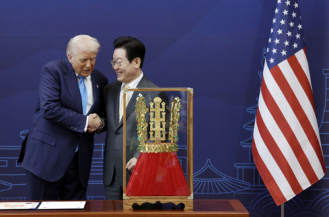 韓 금관에 만족한 트럼프…