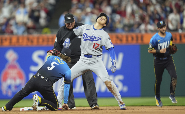다저스, 토론토와 WS 6차전 3-1 승리…최종 7차전 간다