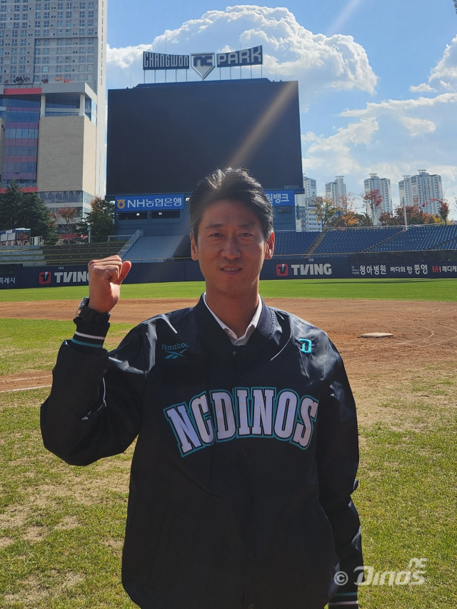 김경태(전 LG) 투수코치 모습.