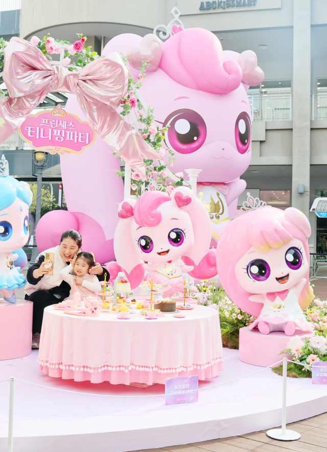 롯데아울렛 이시아폴리스점이 오는 16일까지 1층 광장에서 애니메이션 