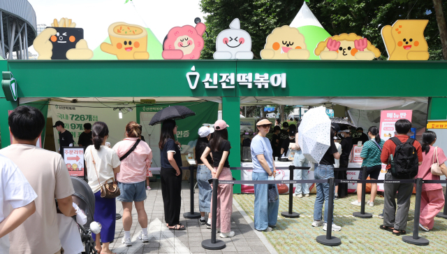 신전떡볶이는 불과 20여 년 만에 국내 800여 개, 해외 18개 매장을 가진