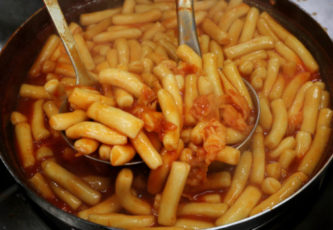 [오동욱의 대구문화 오디세이] 'K-푸드 아이콘,' 대구 북구 떡볶이페스티벌   