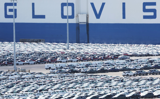 2일 경기도 평택항에 수출용 자동차가 세워져 있는 모습. 연합뉴스