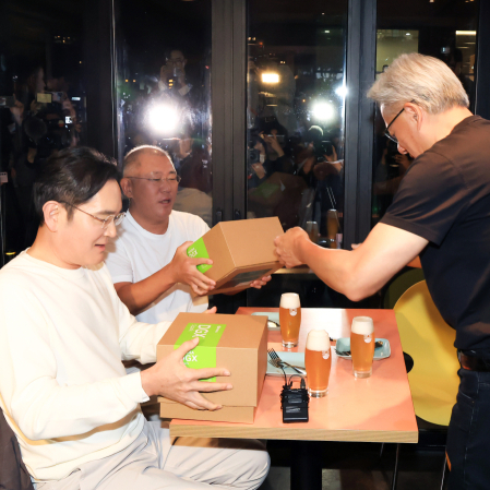 젠슨 황, 이재용, 정의선 만나 치맥한 깐부치킨 '임시 휴업'