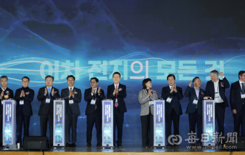 글로벌 배터리 산업 미래…'국제 배터리 엑스포 2025' 경북 포항에서 막 올려