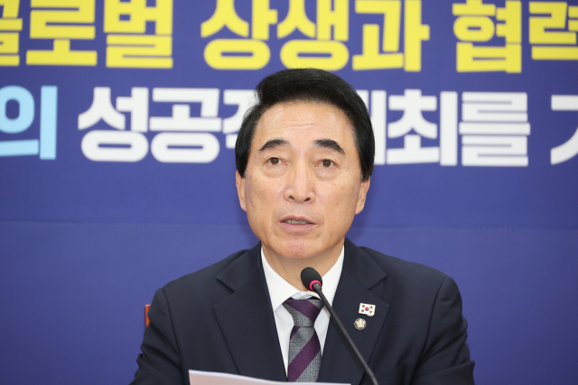 더불어민주당 박수현 수석대변인이 2일 서울 여의도 국회에서 기자간담회를 하고 있다. 연합뉴스