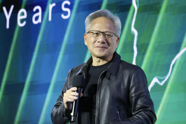 젠슨 황 엔비디아 최고경영자가 지난달 30일 서울 코엑스에서 열린 엔비디아의 그래픽카드(GPU) 
