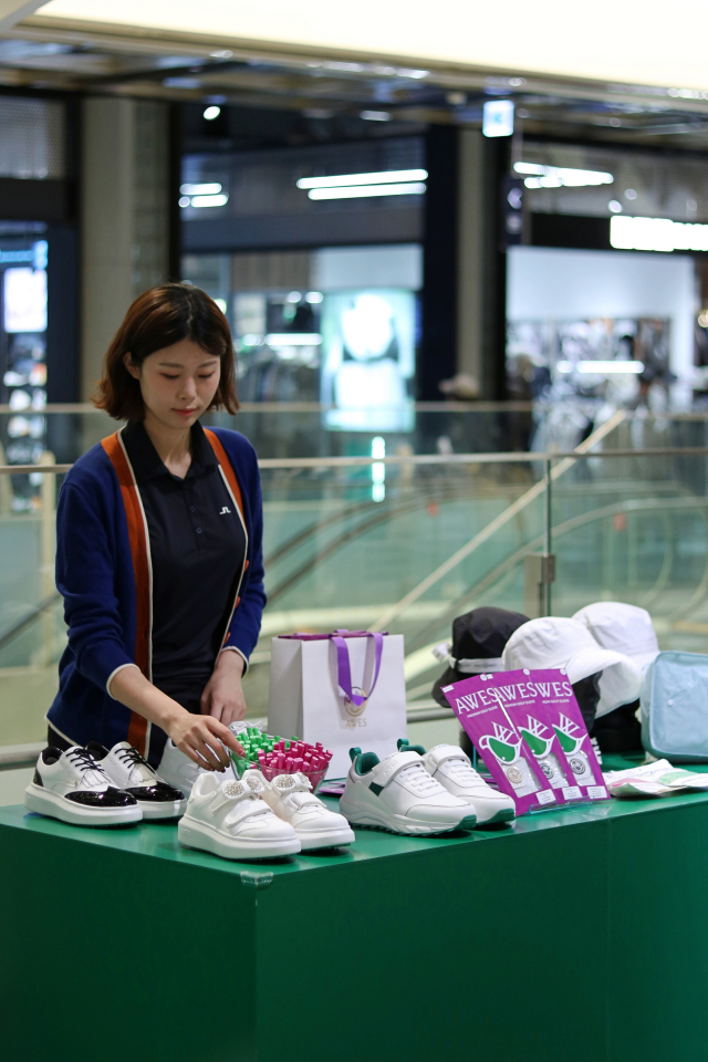 대구 신세계백화점이 오는 13일까지 6층 행사장에서 골프화 브랜드 