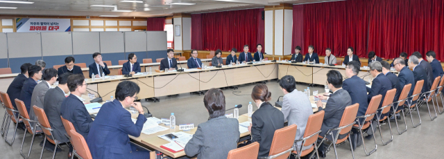 김정기 대구시장 권한대행이 4일 시청 동인청사에서 간부회의를 주재하고 있다. 대구시 제공.