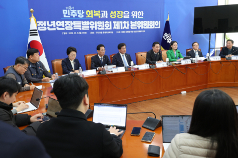 노동계는 정년 연장 환영… '소득 절벽' 해소해야 