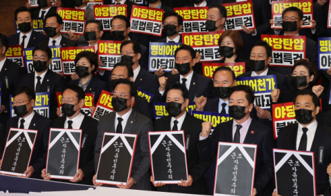 눈에 안 띄는 게 상책? 여론전서도 존재감 실종된 국민의힘