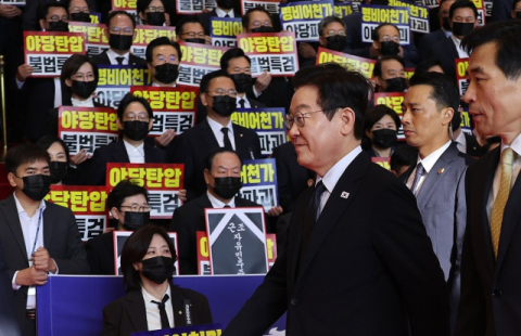 李대통령, 반쪽연설에 